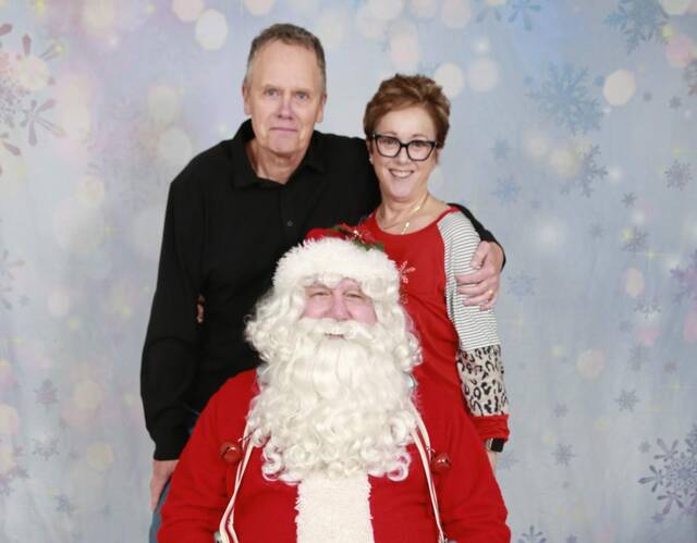 7960241_web1_php-SantaPics-112824--4-