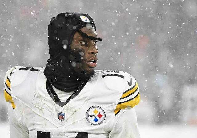 7960456_web1_ptr-SteelerBrown11-112224