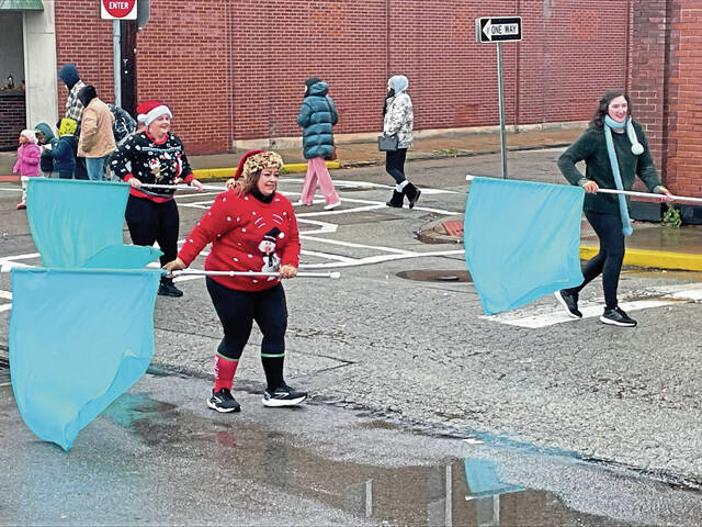 7967511_web1_PTR-TarBrackParade-112424-006