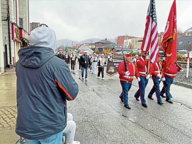 7967511_web1_PTR-TarBrackParade-112424-009