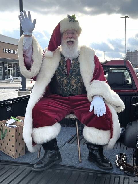 7979607_web1_SantaJagoff