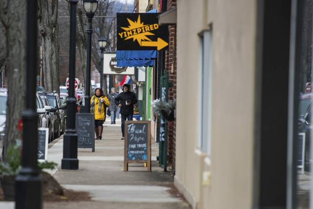 7980345_web1_vnd-ShopSmall3-120124