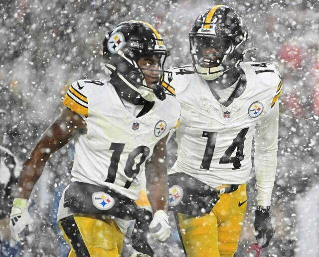 7983502_web1_ptr-SteelerBrown13-112224