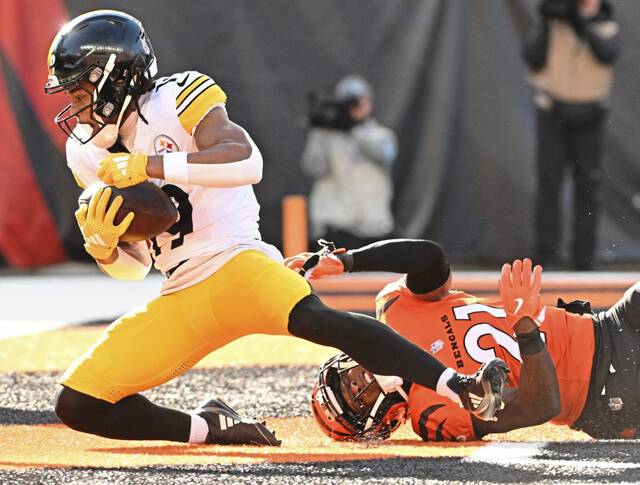 7988126_web1_ptr-SteelersBengals01-120224