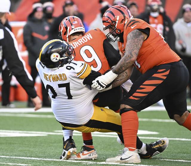7988126_web1_ptr-SteelersBengals23-120224