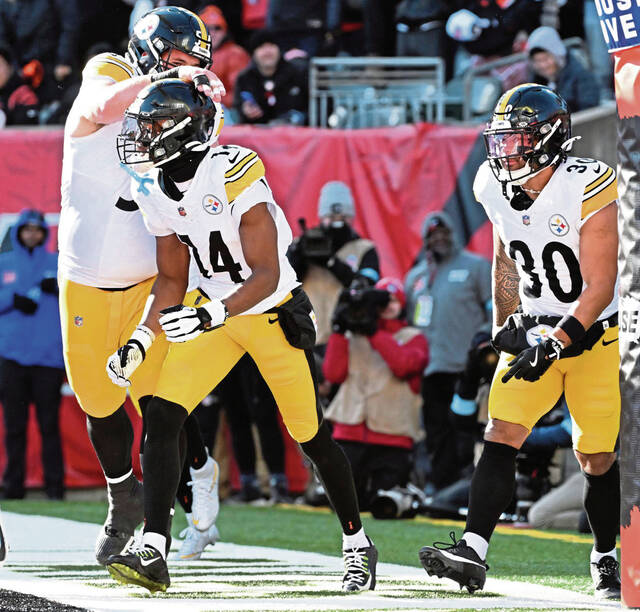 7988131_web1_ptr-SteelersBengals33-120224