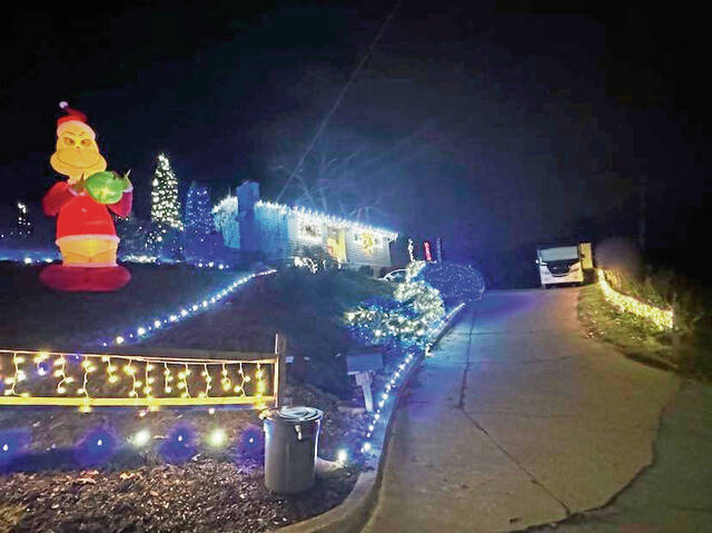 7989788_web1_gtr-HolidayDecorate-Graham