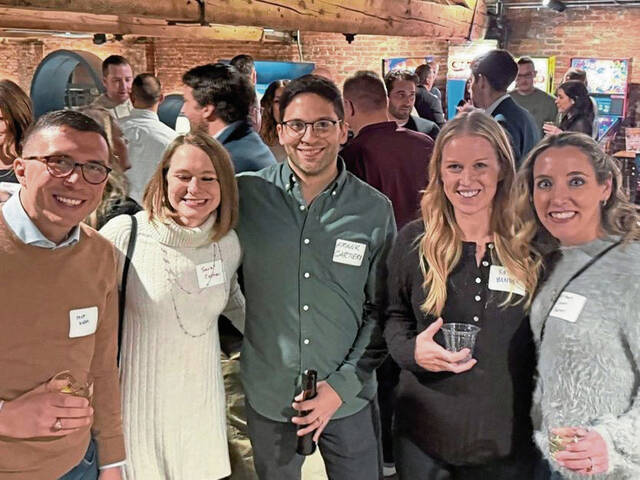 7990844_web1_her-reunion-121224-2