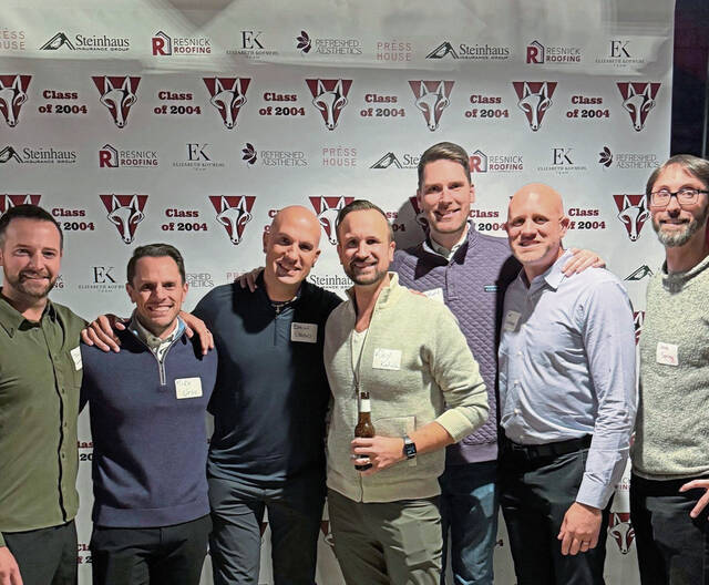 7990844_web1_her-reunion-121224-4