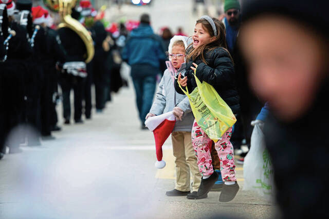 7990937_web1_gtr-JeannetteParade5-120824