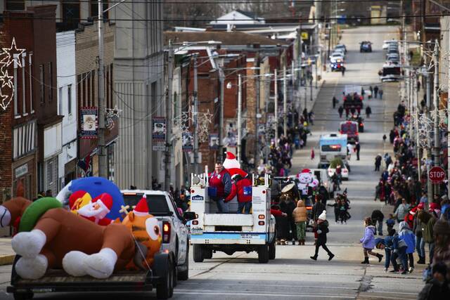7990937_web1_gtr-JeannetteParade6-120824