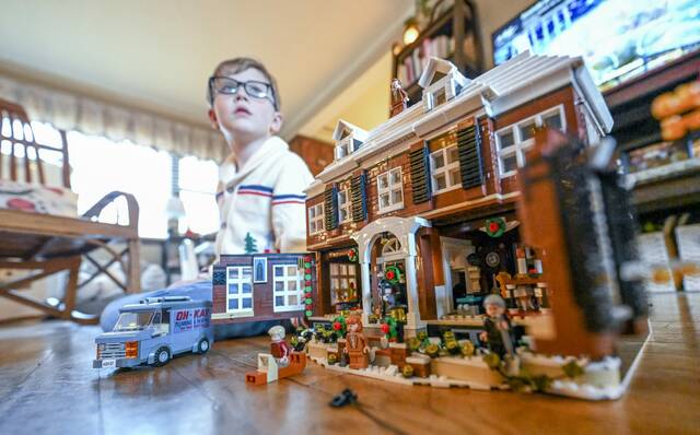 8000165_web1_gtr-Legos103-121024.
