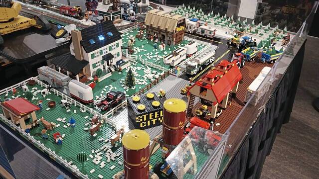 8000165_web1_ptr-Lego-11
