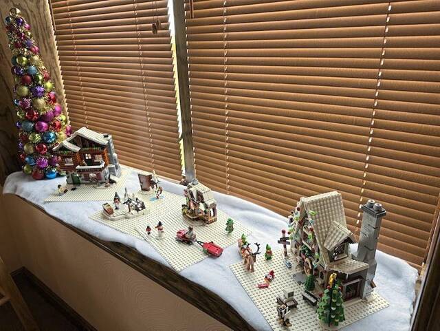 8000165_web1_ptr-Lego-12