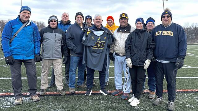 8000382_web1_naj-turkeybowl-121224-1