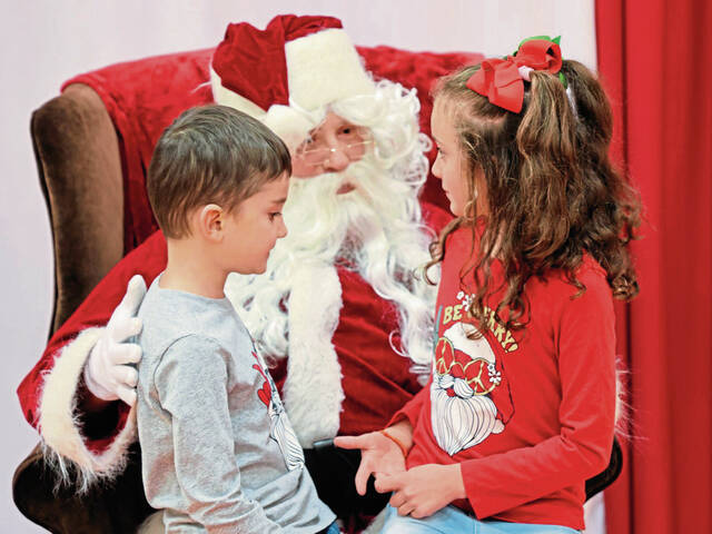 8001950_web1_nhj-hilltopholiday-121224-1