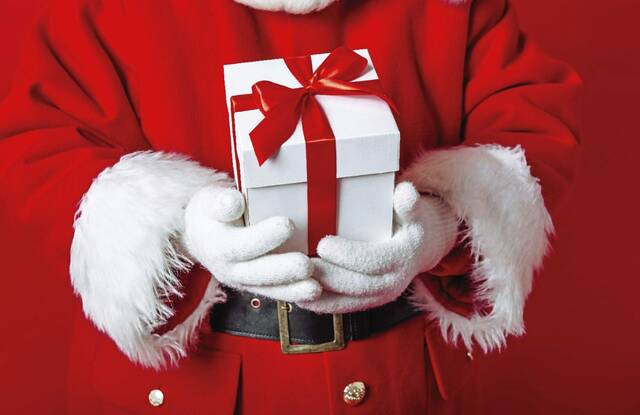 8002150_web1_Santa-with-Gift-WEB