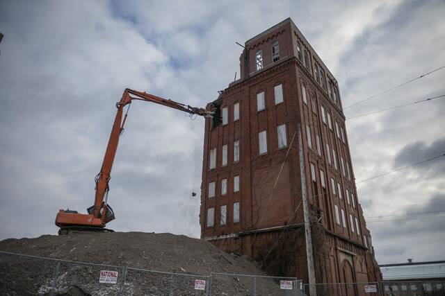 8005593_web1_gtr-fortpitttower1