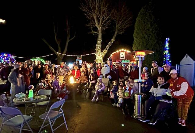 8005718_web1_vnd-NewKenCarolers-120924--4-