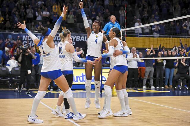 8008674_web1_ptr-Pittvolley1-120824