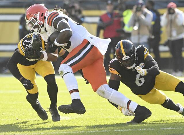 8010690_web1_ptr-SteelersBrowns02-120924A