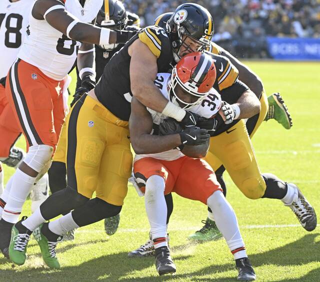 8010690_web1_ptr-SteelersBrowns10-120924
