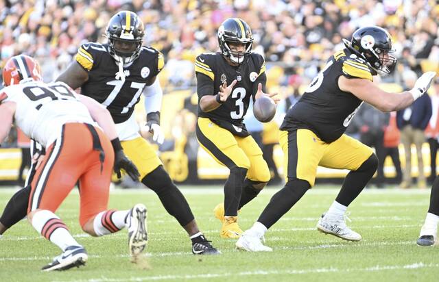 8010690_web1_ptr-SteelersBrowns22-120924