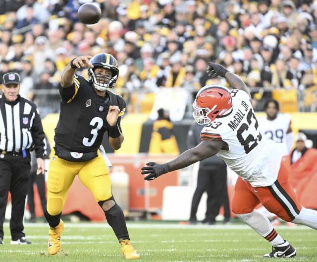 8010690_web1_ptr-SteelersBrowns27-120924