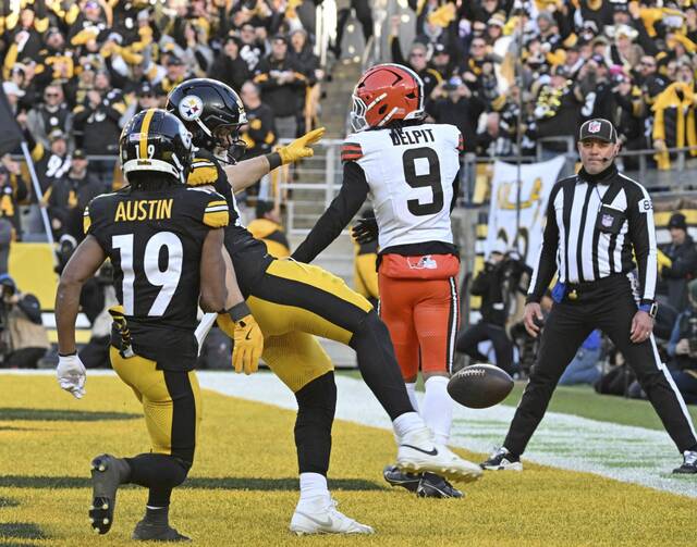 8010690_web1_ptr-SteelersBrowns29-120924
