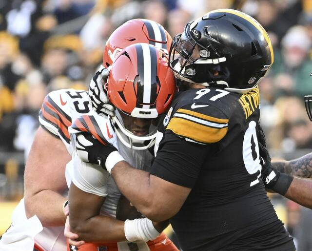 8010690_web1_ptr-SteelersBrowns33-120924