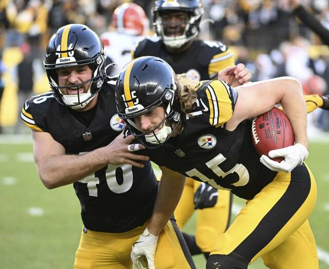 8010690_web1_ptr-SteelersBrowns37-120924