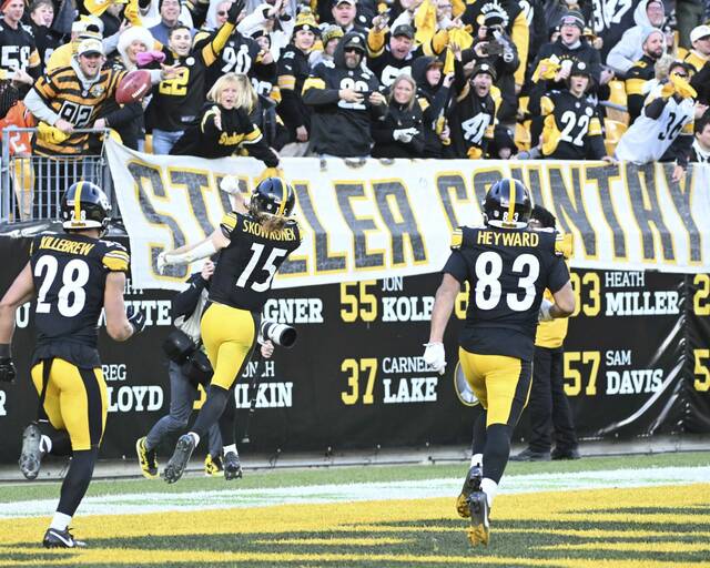 8010690_web1_ptr-SteelersBrowns38-120924