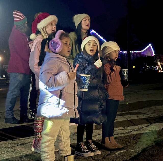 8011161_web1_vnd-NewKenCarolers-120924--10-