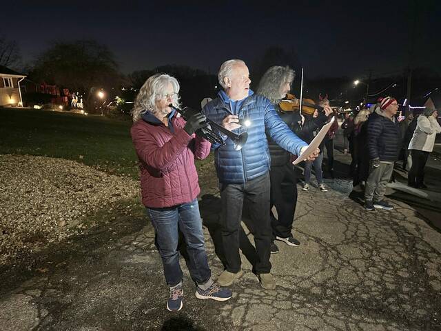 8011161_web1_vnd-NewKenCarolers-120924--5-