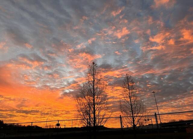 8012464_web1_her-lo-amazingsky-121924