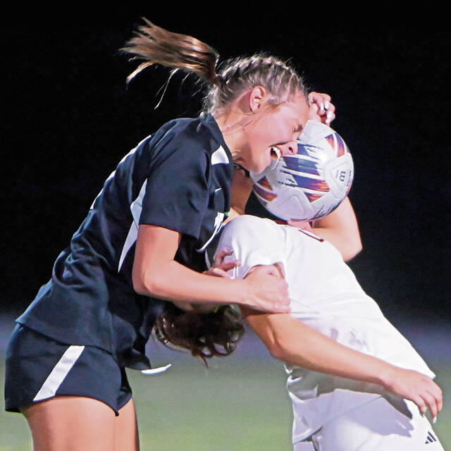 Soccer standouts Robin Reilly, Tyler Prex receive All-America recognition