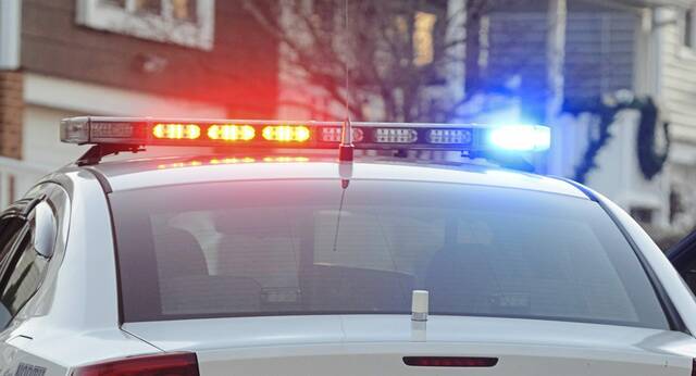 8022159_web1_web-police-lights-2