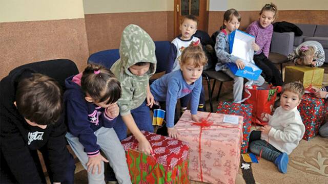 8022475_web1_naj-ukrainechristmas-121924-1
