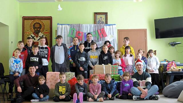 8022475_web1_naj-ukrainechristmas-121924-6