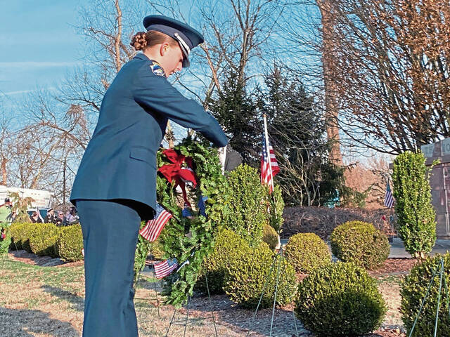 8024721_web1_gtr-wreathMurry2-121524