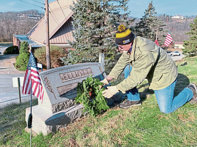 8024721_web1_gtr-wreathMurry4-121524