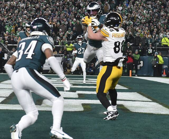 8032818_web1_ptr-SteelersEagles01-121624