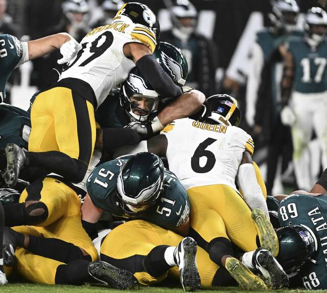 8032818_web1_ptr-SteelersEagles07-121624
