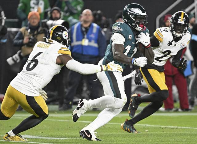 8032818_web1_ptr-SteelersEagles12-121624