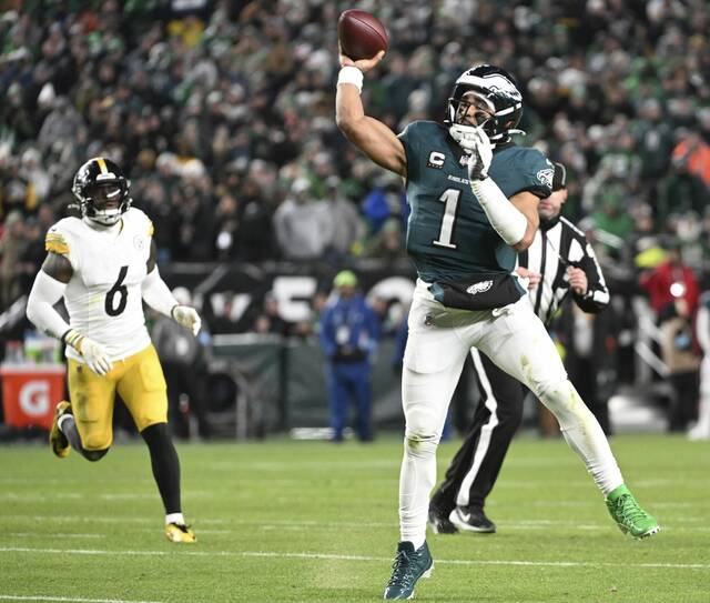 8032818_web1_ptr-SteelersEagles17-121624
