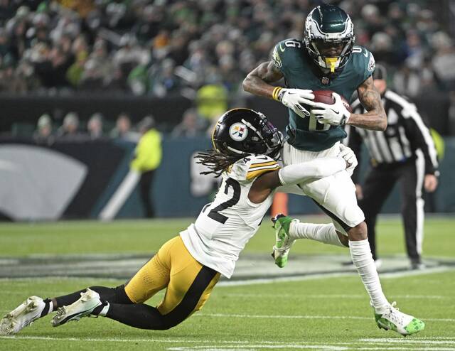 8032818_web1_ptr-SteelersEagles18-121624