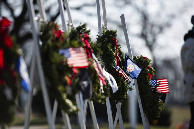 8034685_web1_gtr-wreathday4-121524