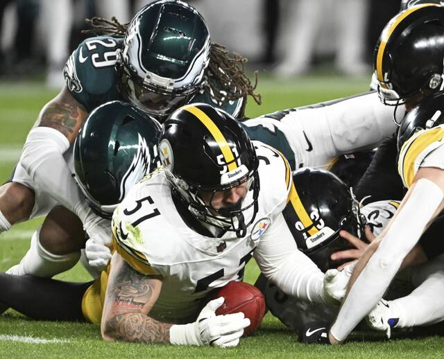 8034685_web1_ptr-SteelersEagles22-121624