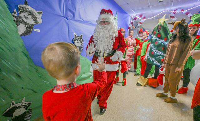 8035526_web1_vnd-lo-SantaVisit100-121924