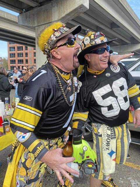 8035548_web1_ptr-SteelersChristmas-15